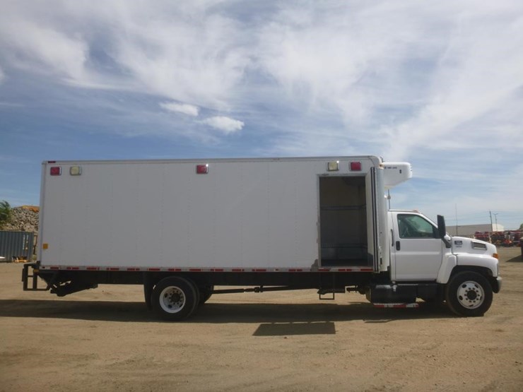 2008-gmc-c7500-reefer-box-truck-image-7