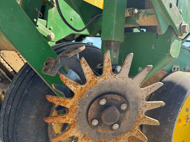 john-deere-7200-image-32