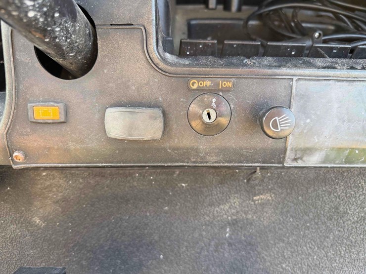 club-car-precedent-6-seater-golf-cart-*new-batteries*-image-15