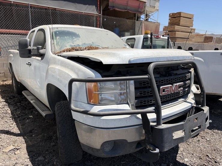 2012-gmc-sierra-2500-image-2