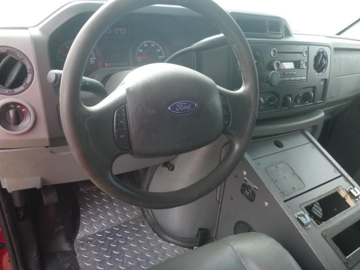 2017-ford-e350-image-12