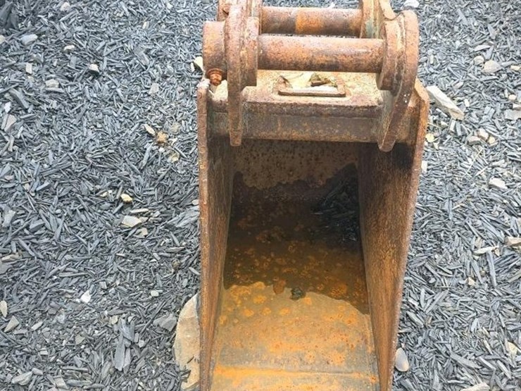 #475-•-edge-11"-excavator-bucket-image-2