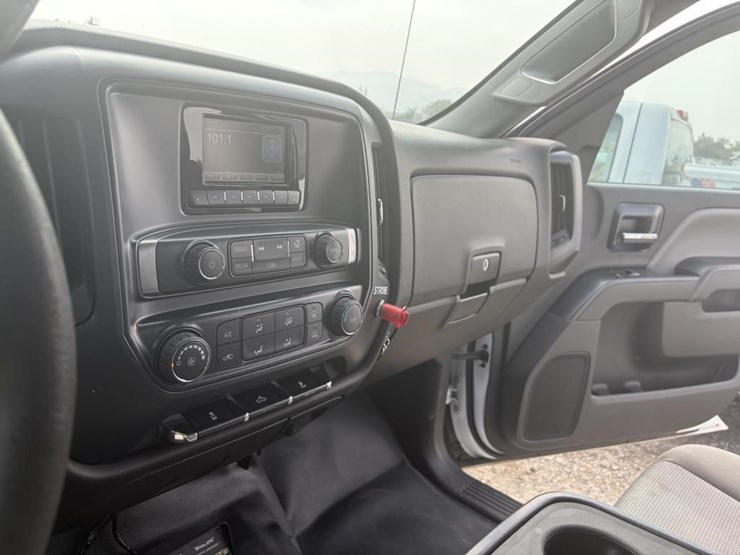 2015-chevrolet-silverado-2500-image-16