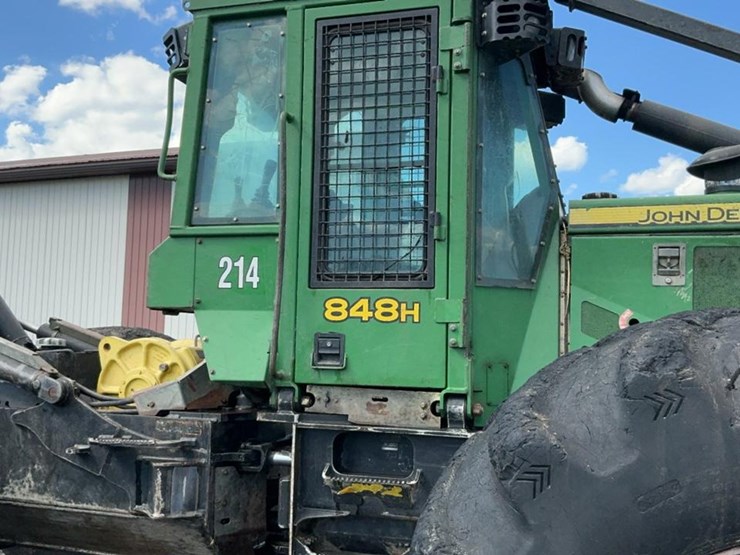 2012-deere-848h-image-33