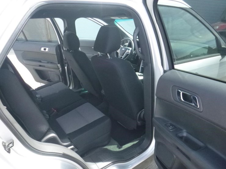 2014-ford-explorer-image-8