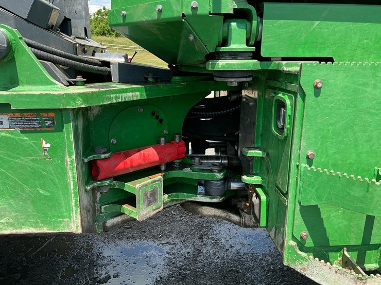 2019-deere-848l-image-39