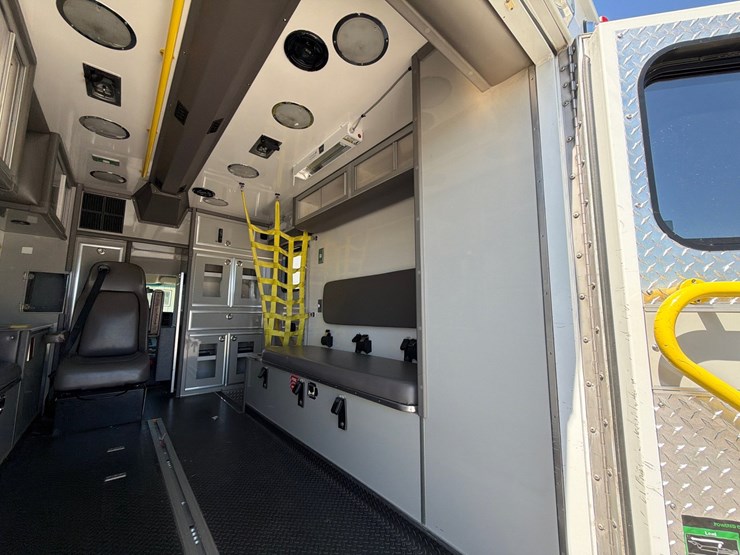 2013-chevrolet-express-3500-image-13