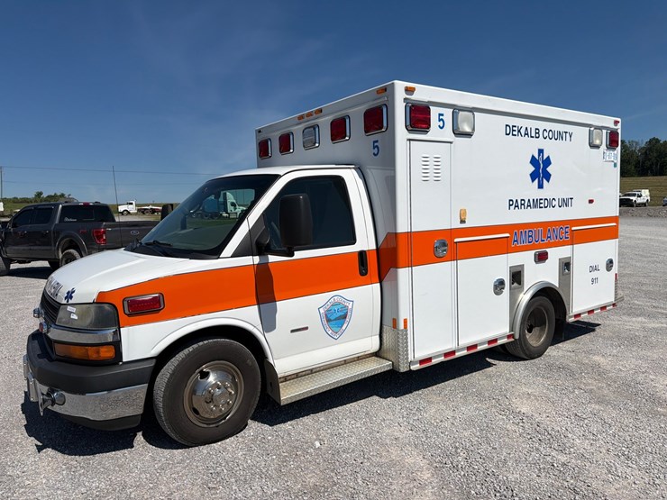 2013-chevrolet-express-3500-image-1