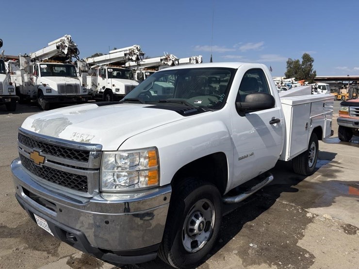2013-chevrolet-silverado-2500-image-1