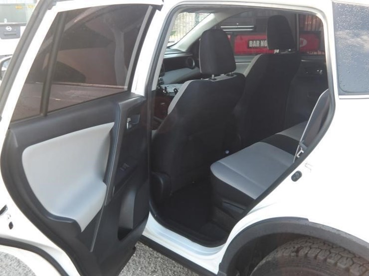 2016-toyota-rav4-image-15