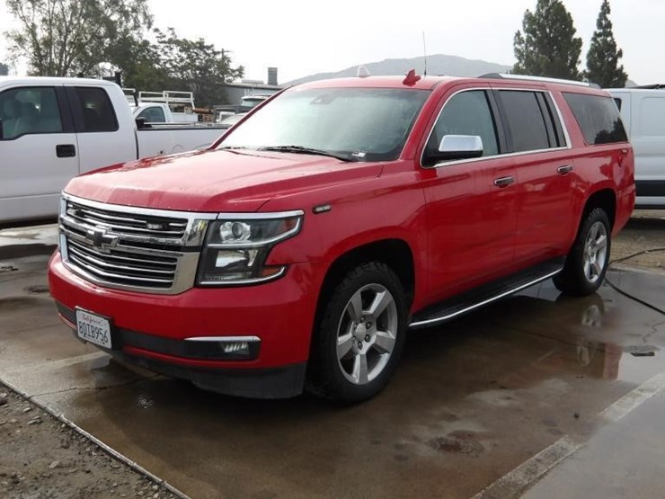 2018-chevrolet-suburban-image-1