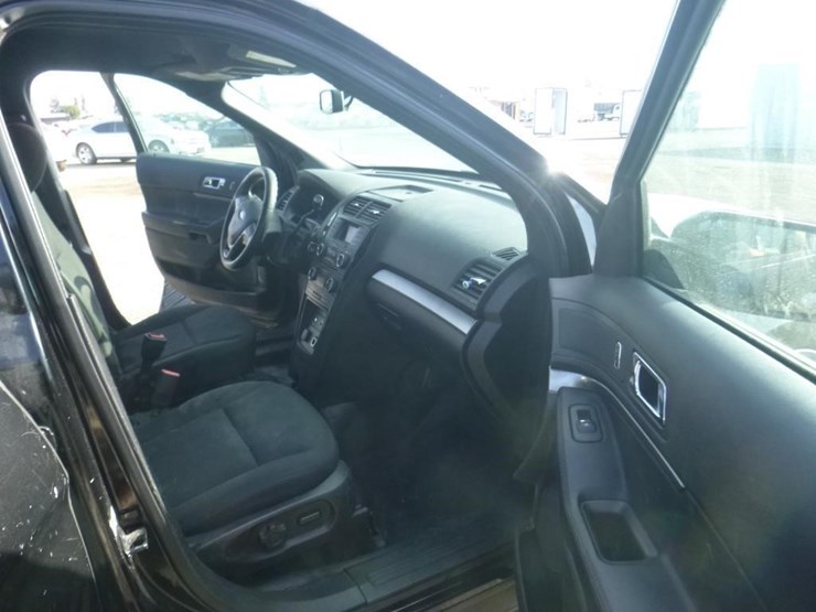 2017-ford-explorer-image-6