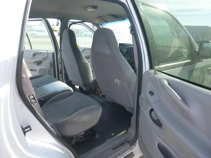 2002-ford-expedition-image-8