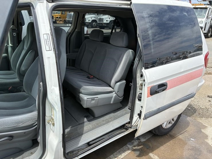 2005-dodge-grand-caravan-image-13