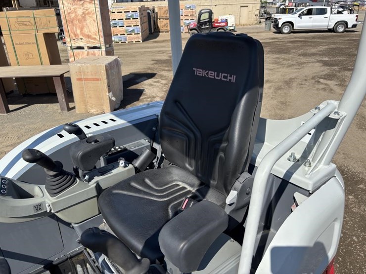 2022-takeuchi-tb235-2-image-27