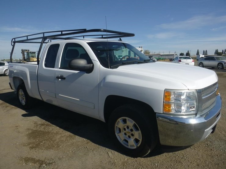 2019-chevrolet-1500-image-2