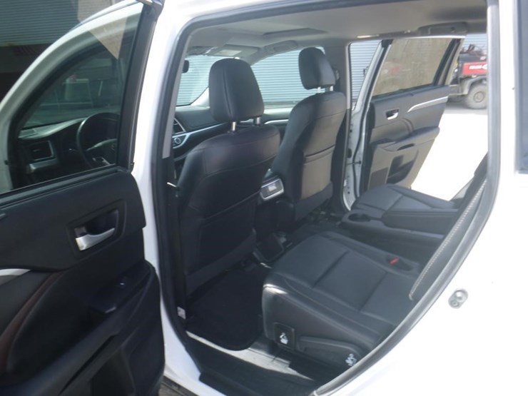 2017-toyota-highlander-image-7