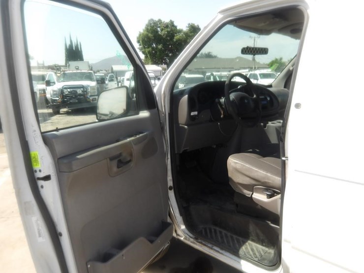 2002-ford-e350-image-14