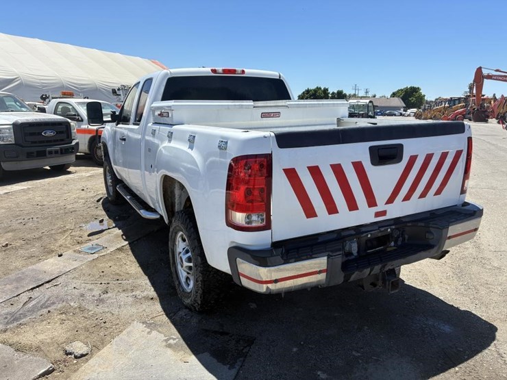 2012-gmc-sierra-2500hd-image-4