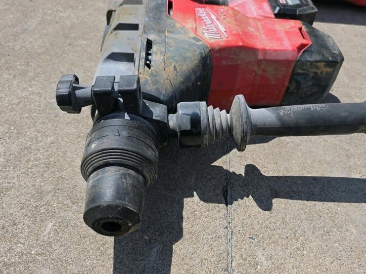 #112-•-milwaukee-1-3/4"-cordless-rotary-hammer-image-5