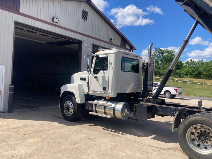 2009-mack-ch613-image-4