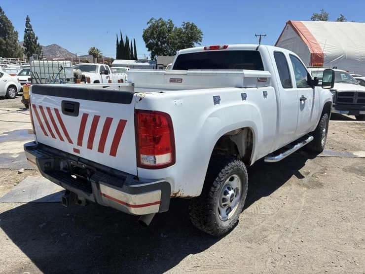2012-gmc-sierra-2500hd-image-3