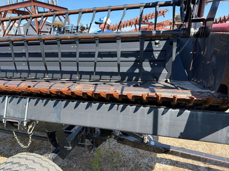 2009-case-(macdon)-40ft-draper-head-image-13