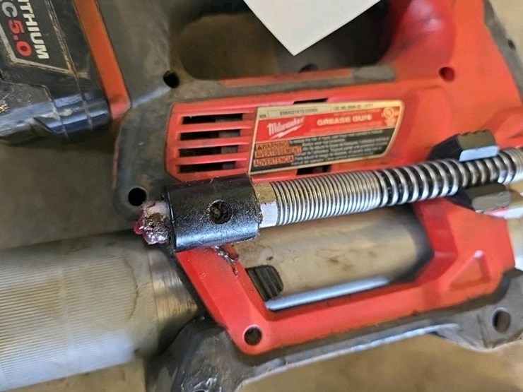 #114-•-milwaukee-grease-gun-image-7