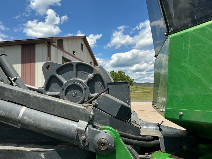 2019-deere-848l-image-45