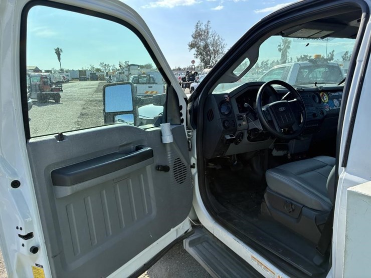 2012-ford-f550-image-15