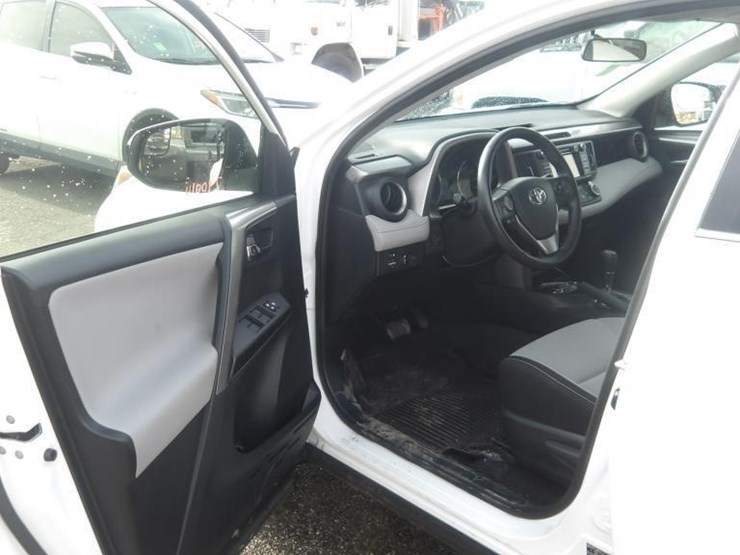 2016-toyota-rav4-image-14