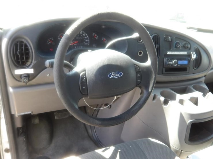 2002-ford-e350-image-15