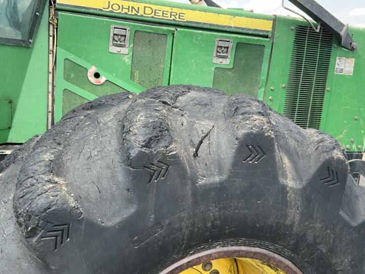 2012-deere-848h-image-81