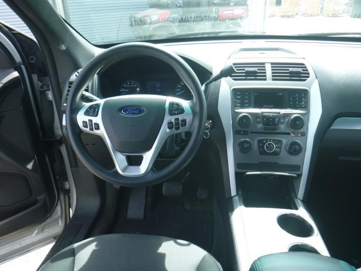 2014-ford-explorer-image-9