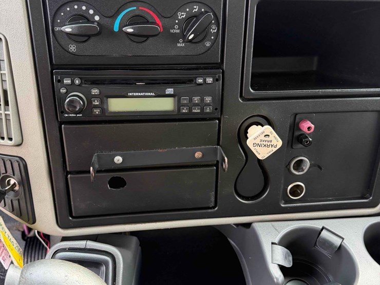 2009-international-durastar-4300-image-22