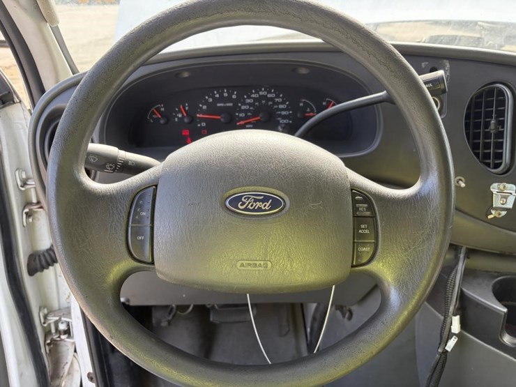 2006-ford-e350-image-16