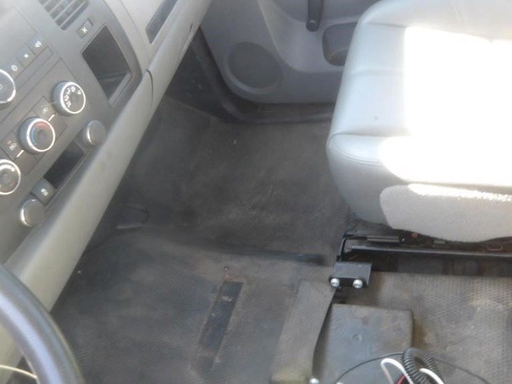 2013-chevrolet-silverado-2500-image-19