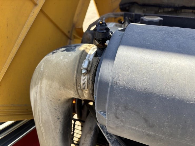 2020-deere-210l-image-61