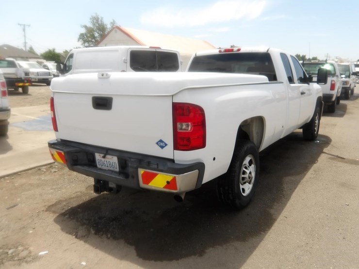 2013-chevrolet-silverado-2500-image-3