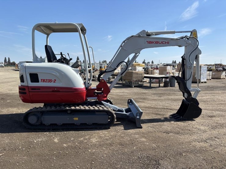 2022-takeuchi-tb235-2-image-7