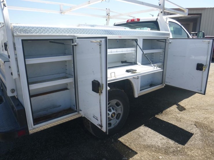 2017-chevrolet-2500hd-image-9