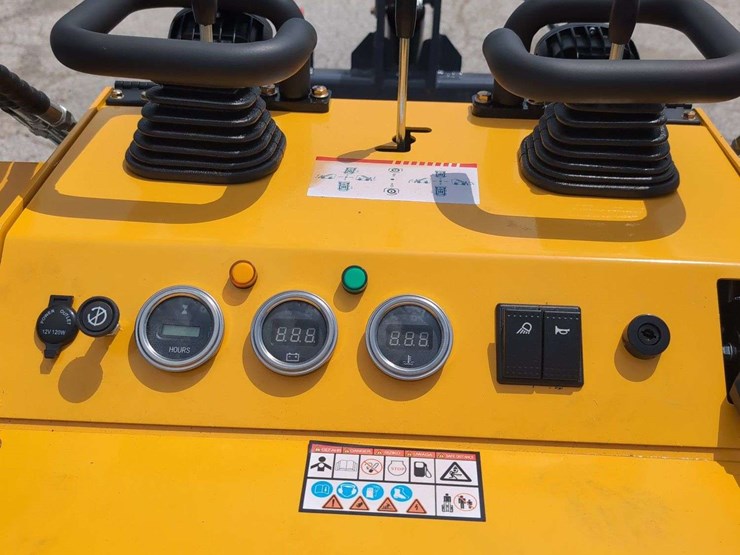 zjg-mini-skid-steer-loader-zj-380-(yellow)---15hp-image-9