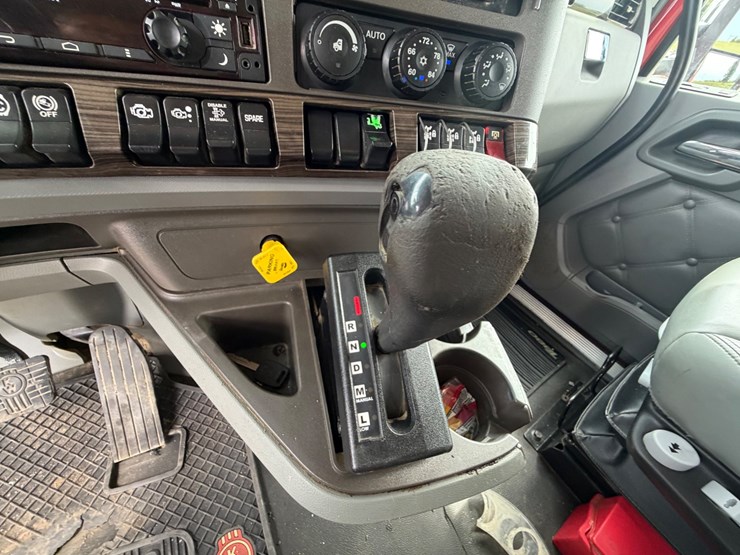 2016-kenworth-t880-image-20