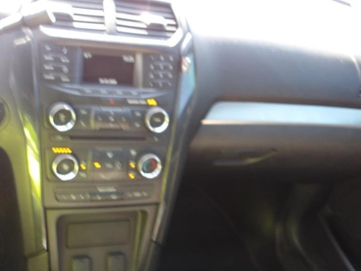 2017-ford-explorer-image-19