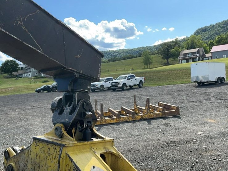 2012-deere-848h-image-72