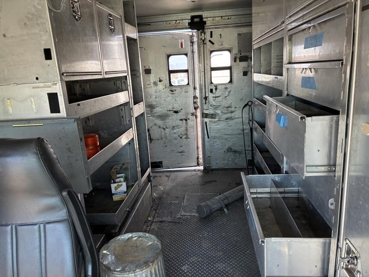 2003-workhorse-p42-image-13