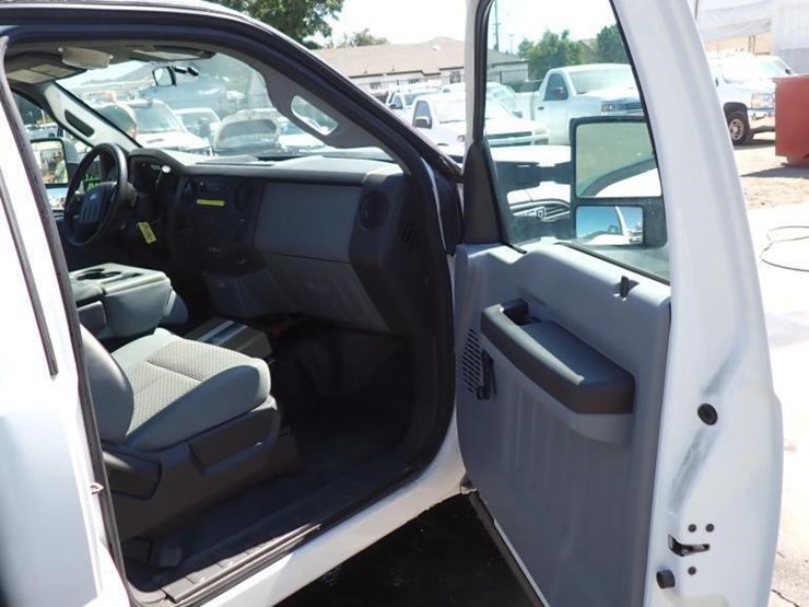 2011-ford-f550-image-25