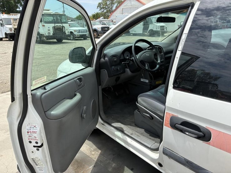 2005-dodge-grand-caravan-image-14