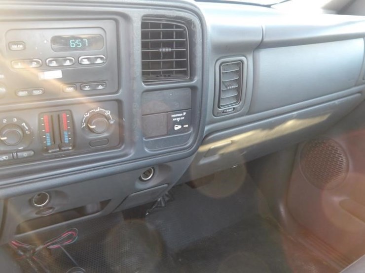 2005-chevrolet-silverado-2500-image-16
