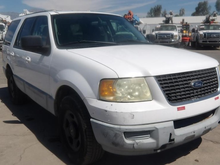 2003-ford-expedition-xlt-image-2
